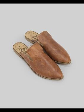 Women’s Slip-On Leather Mules in Tan Brown